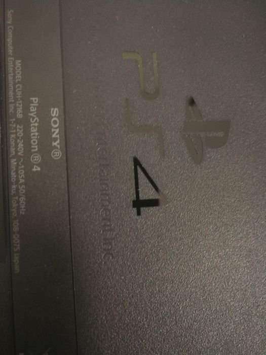 Consola PS4 (PlayStation 4) hard disk 1TB, aproape noua cu 1 sau 2 controllere la alegere