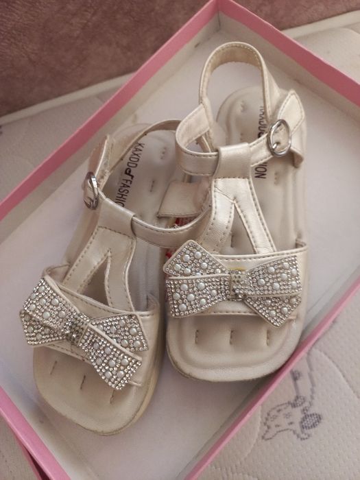 Сандалии для девочек в отличном состоянии