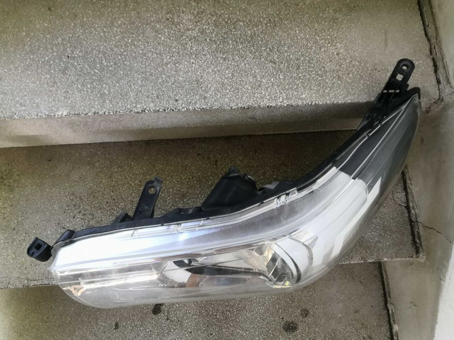 Фарове Toyota Hilux/Фар Toyota Hilux Оригинални