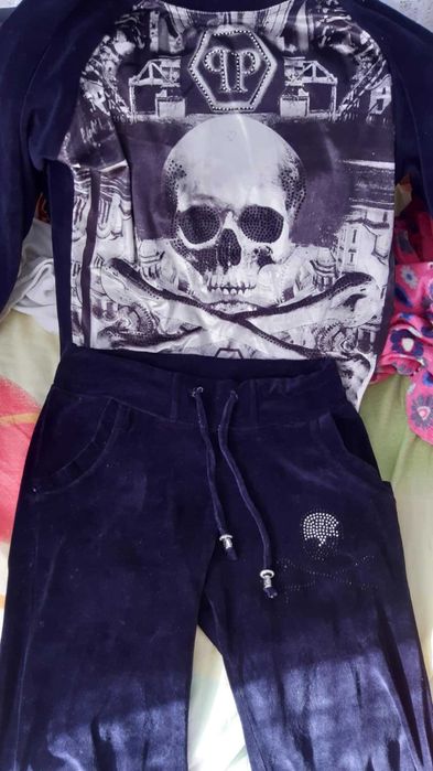 Блуза с 3D надпис; екип Philipp Plein; летни панталонkи Bershka