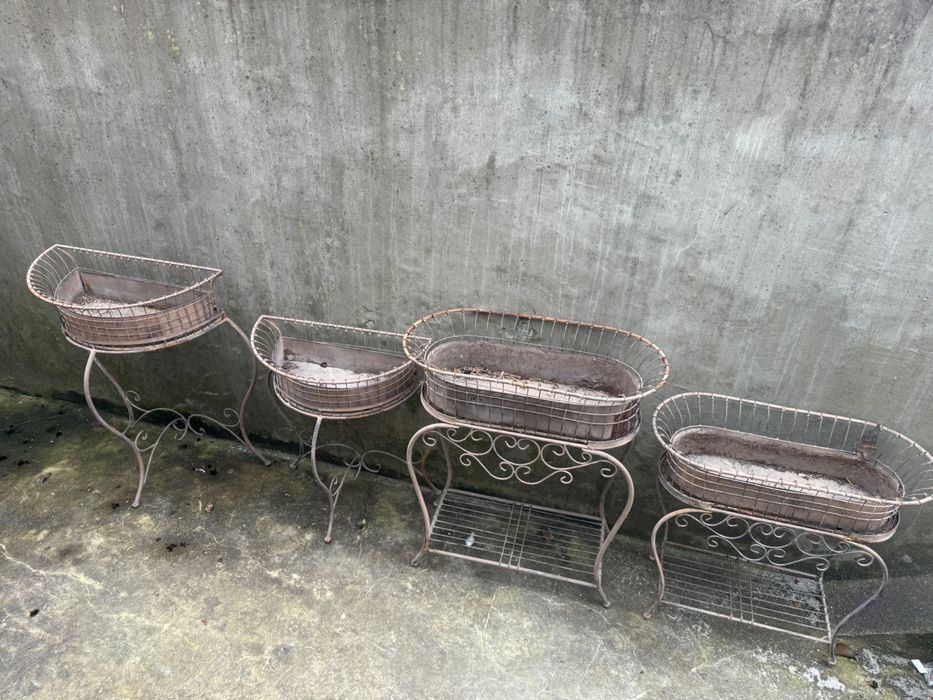 Ковано желязо - стойки за пейка+ кафе сет + 4 стола . Вижте описанието