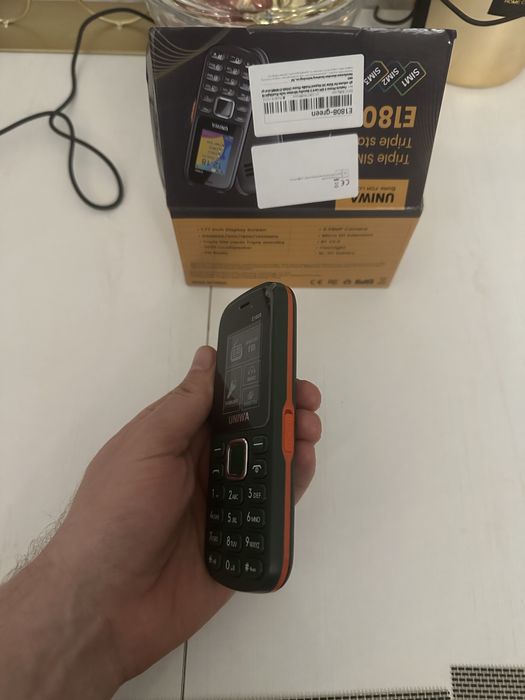 Telefon mobil nou cu butoane