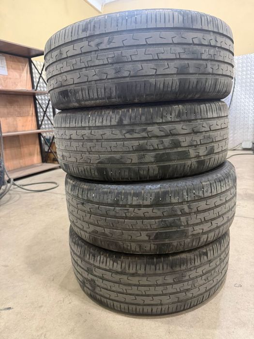 Продам комплект летних шин 235/50/19