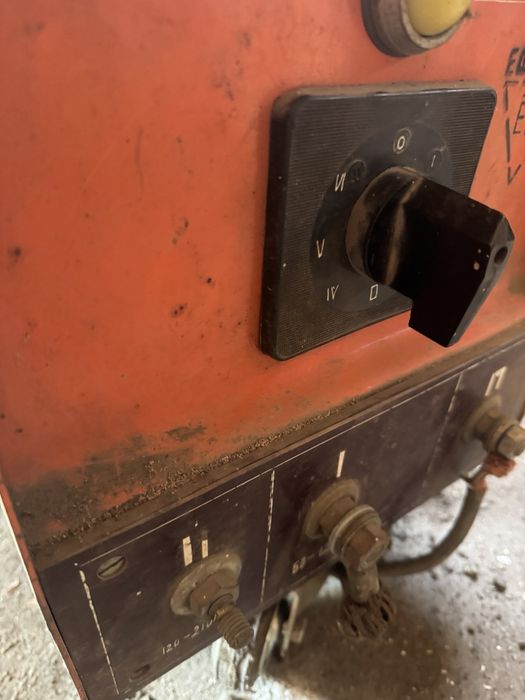 Продавам електрожен професионален 6 степени работи с електроди от 2 /6