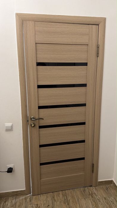 Продам двери вместе с коробкой