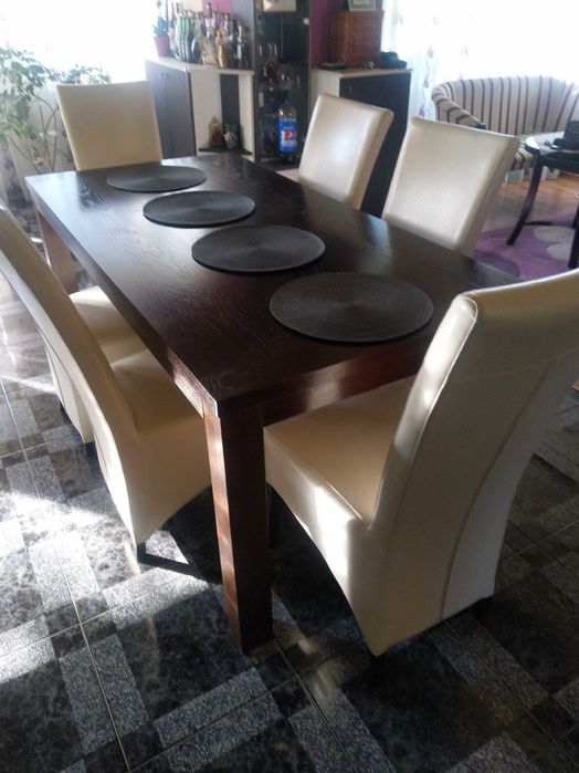 Vând masă ptr. sufragerie sau bucătărie + 6 scaune. Se vând și separat