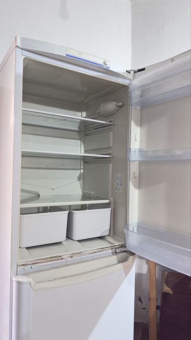 Холодильник indesit