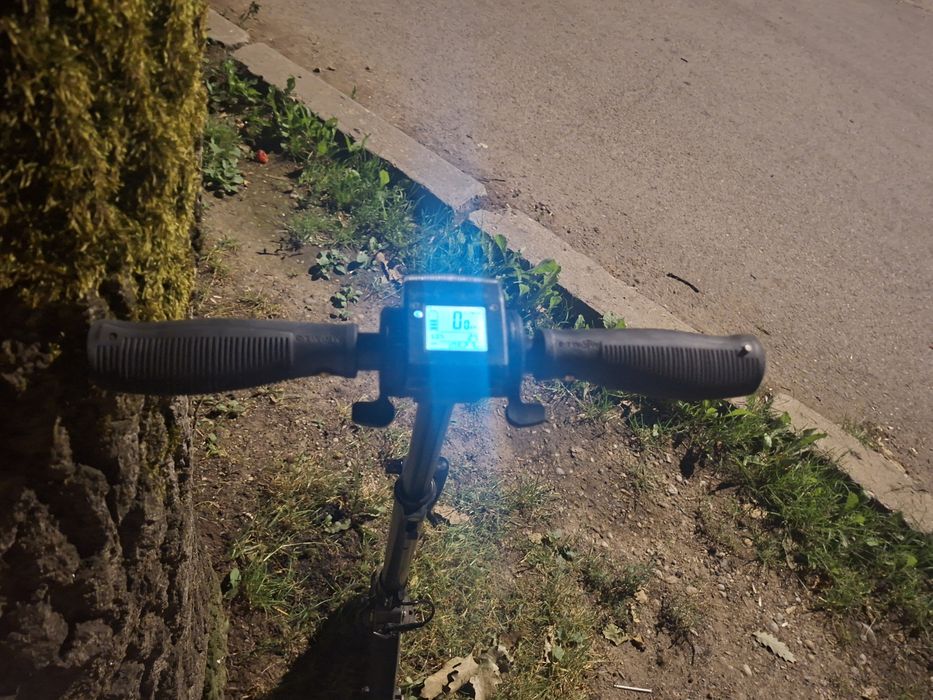 Trotineta electrica ,un accident minor,stare bună, stopul este dat afară, negociabil