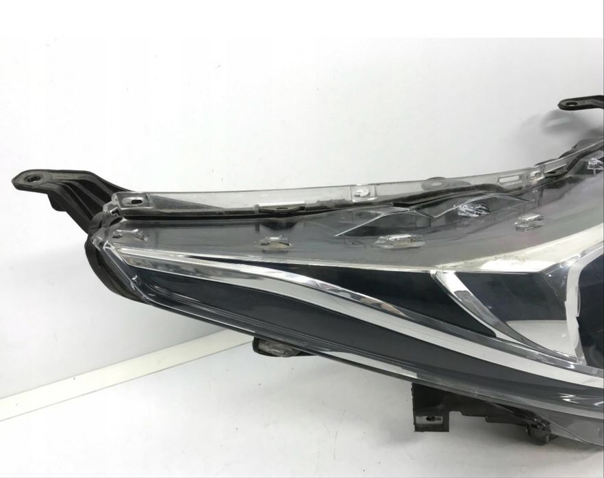 Десен фар тойота  оригинален корола Е180  2016- 2020 Toyota Corolla E180 8111002L50