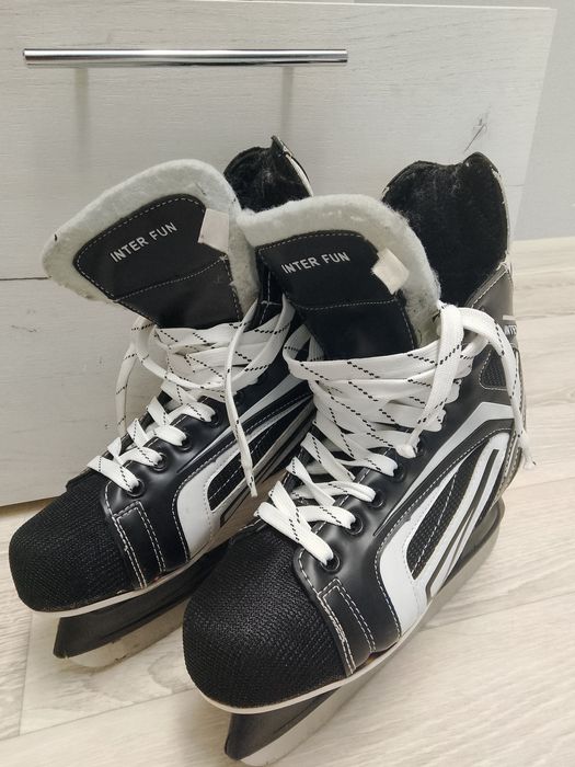 Хоккейные коньки продаются