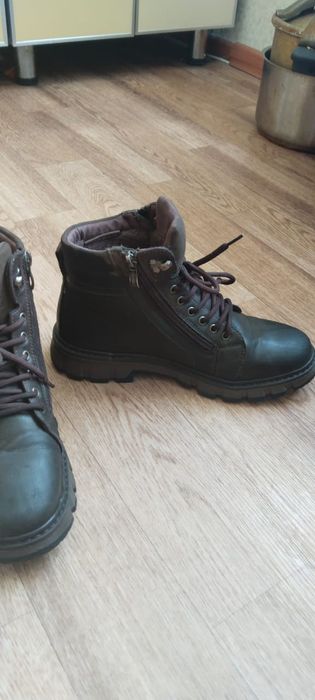 Продам мужские зимние ботинки