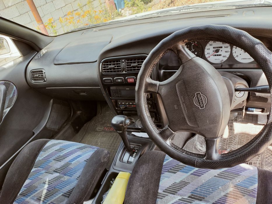 Ниссан Авенир универсал