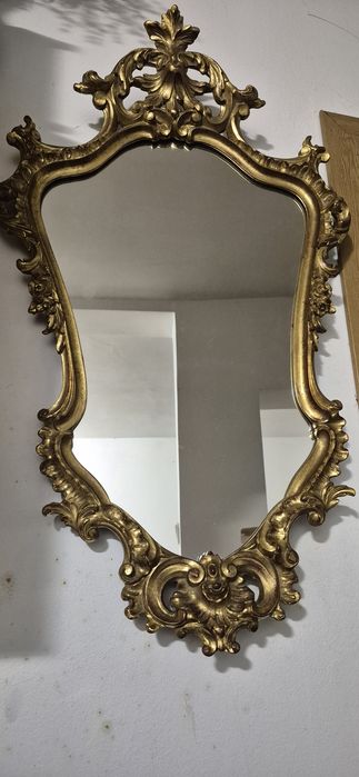 Oglinda Rococo Fabricata in anii 60 stil si rafinament