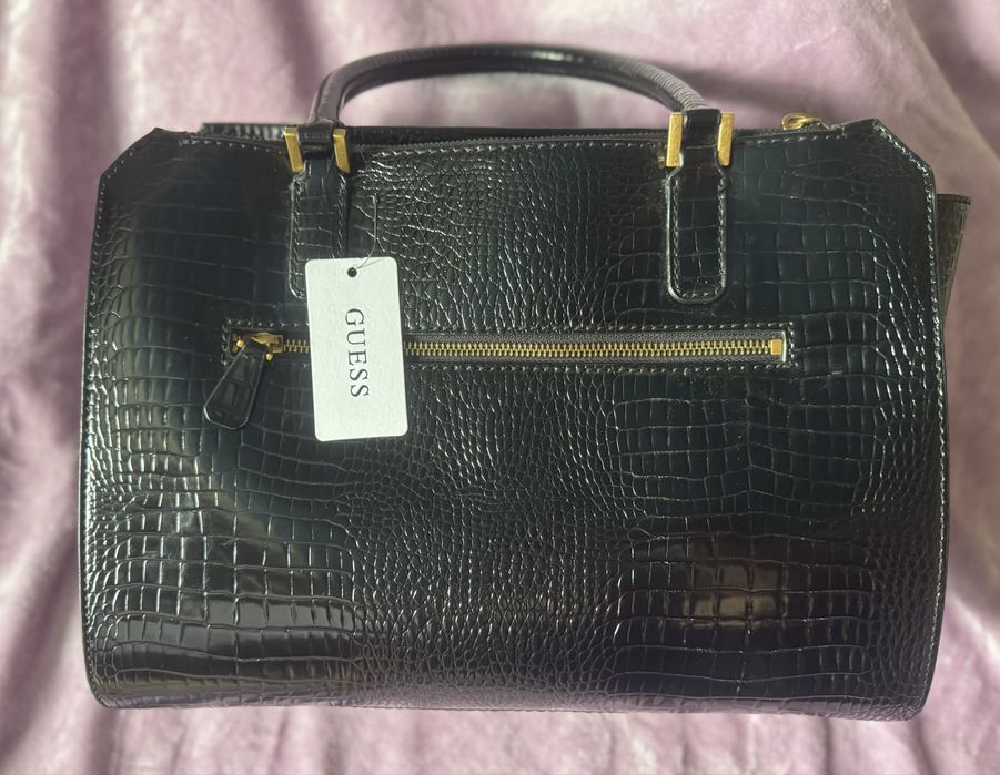Дамска чанта GUESS