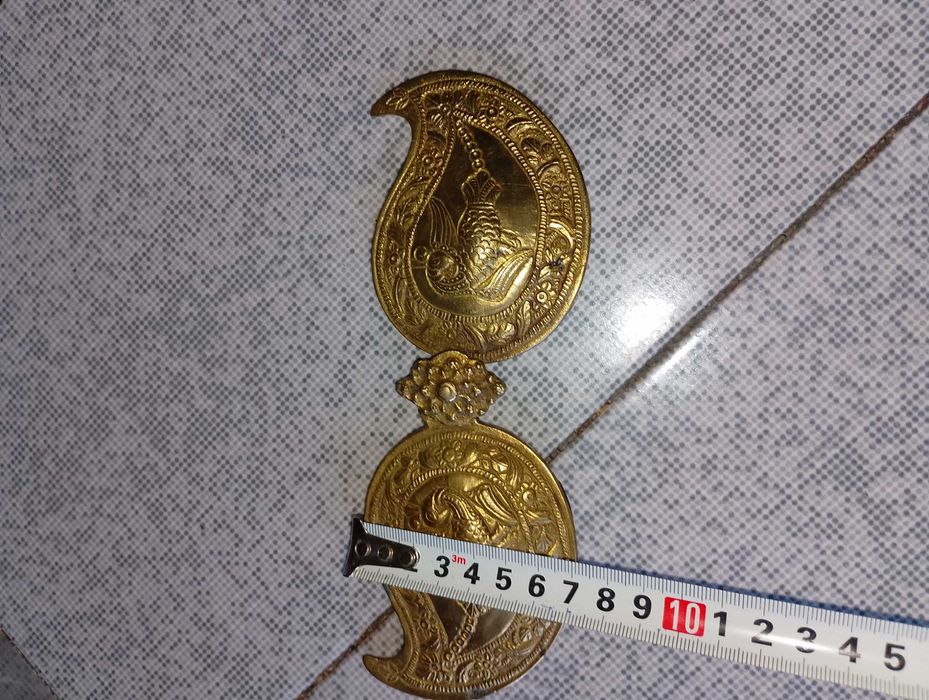 Колекционерски чекрък и стари месингови пафти