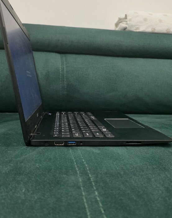 Laptop Acer Aspire ES1-531