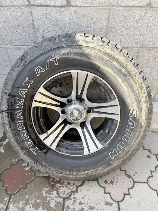 Продам комплект шин с дисками