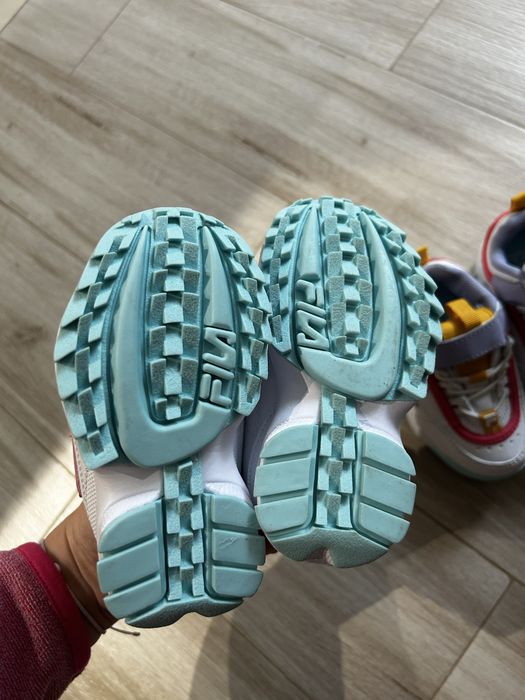 Два еднакви чифта детски маратонки на Fild