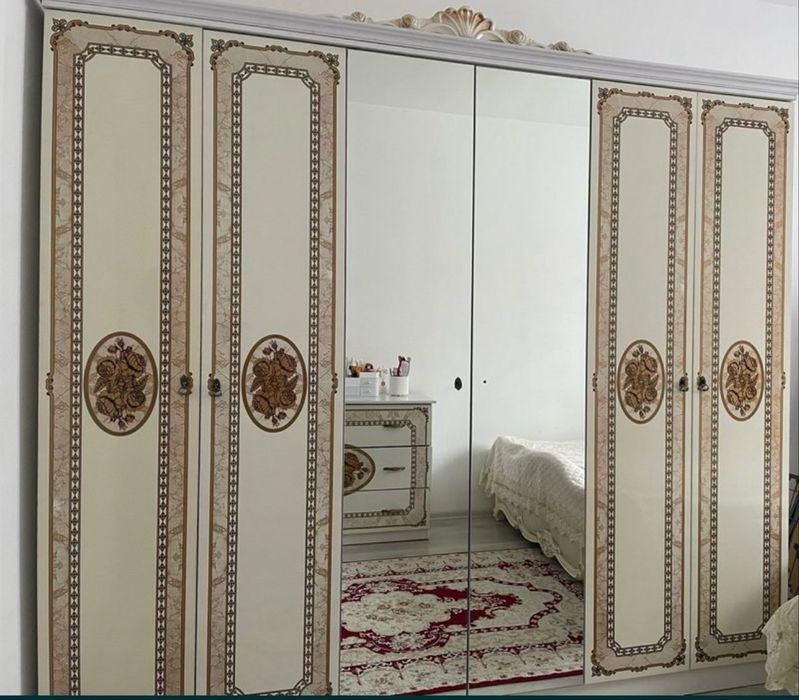 Продам спальный гарнитур