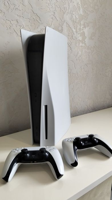 Продам Playstation 5 с дисководом