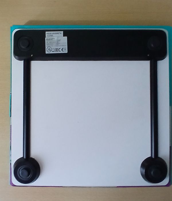 Весы напольные Scarlett.