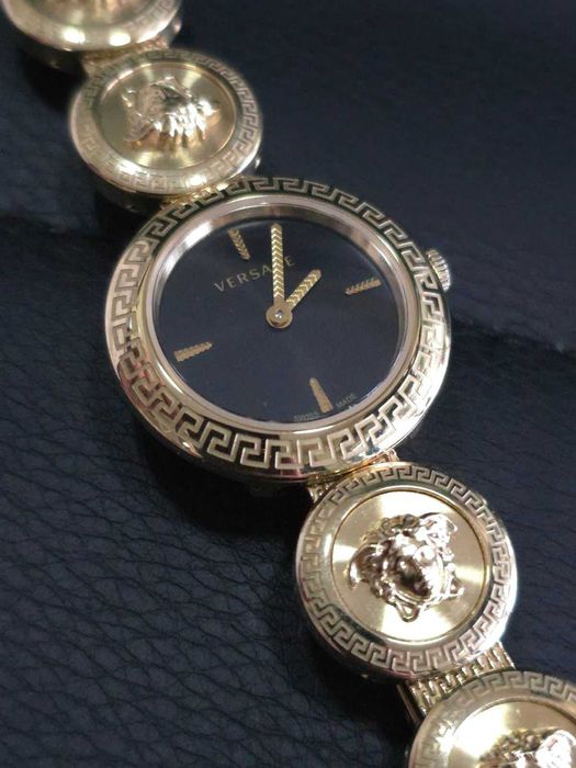 Дамски Часовник Versace Medusa Stud Icon VERF006 18