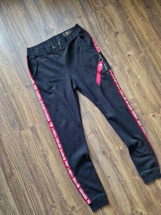 Страхотно мъжко спортно долнище ALPHA INDUSTRIES размер L
