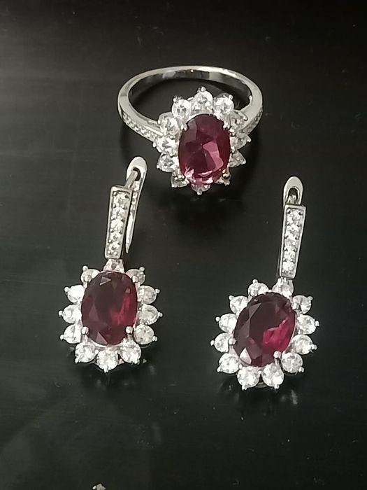 Серебряные украшения с камнем гранат