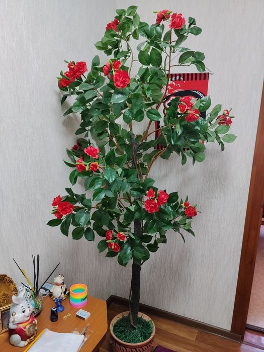 Продам декоративное искусственное дерево.