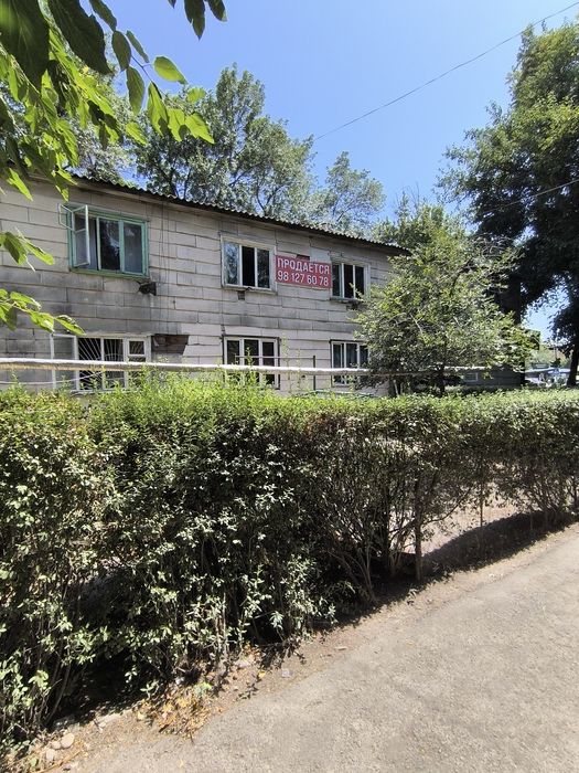 Спутник. Квартира в деревянном доме. 1 ком с ремонтом. 2/2. Акфа рамы