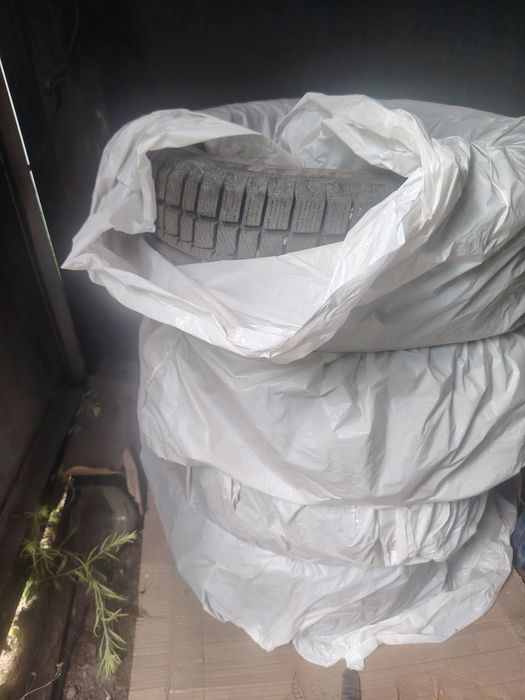Продам шины всесезонка 18 размер