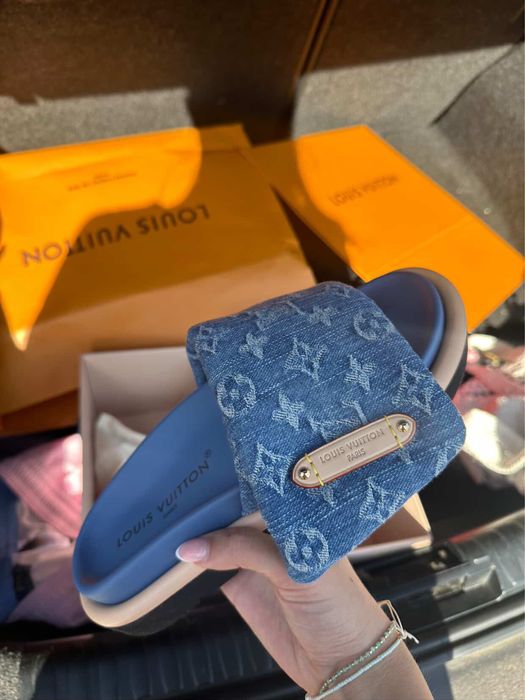 Louis Vuitton чехли