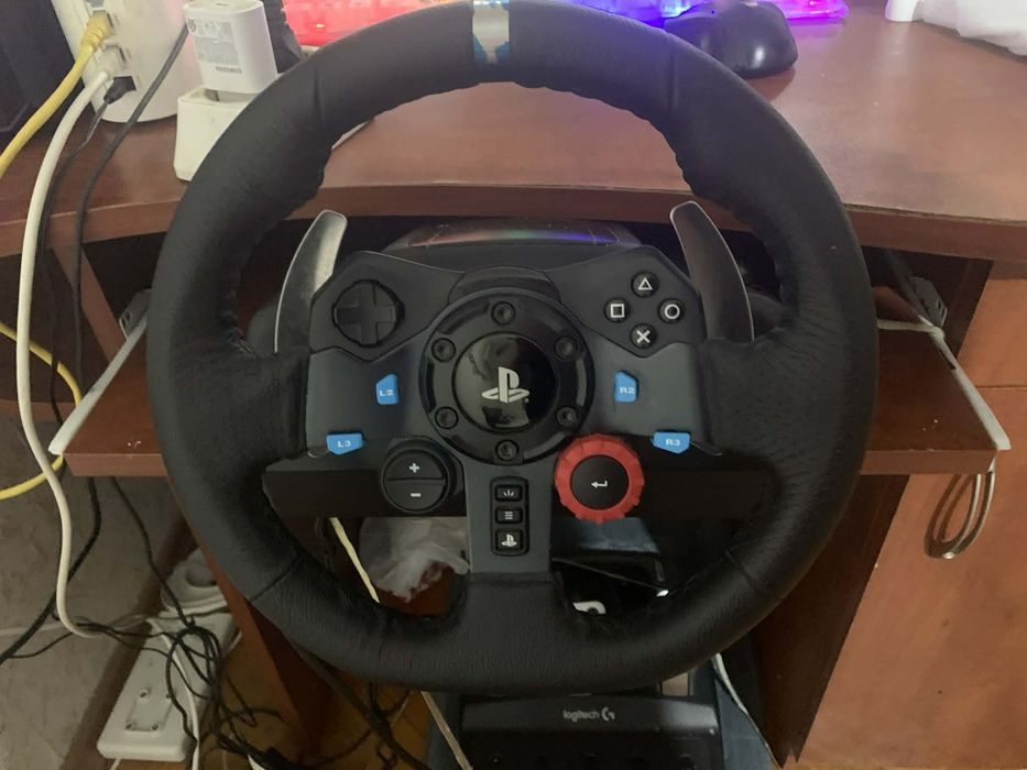 Продавам педали и волан на Logitech