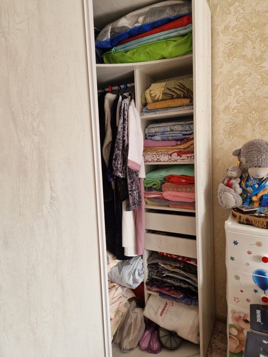 Продам угловой шкаф