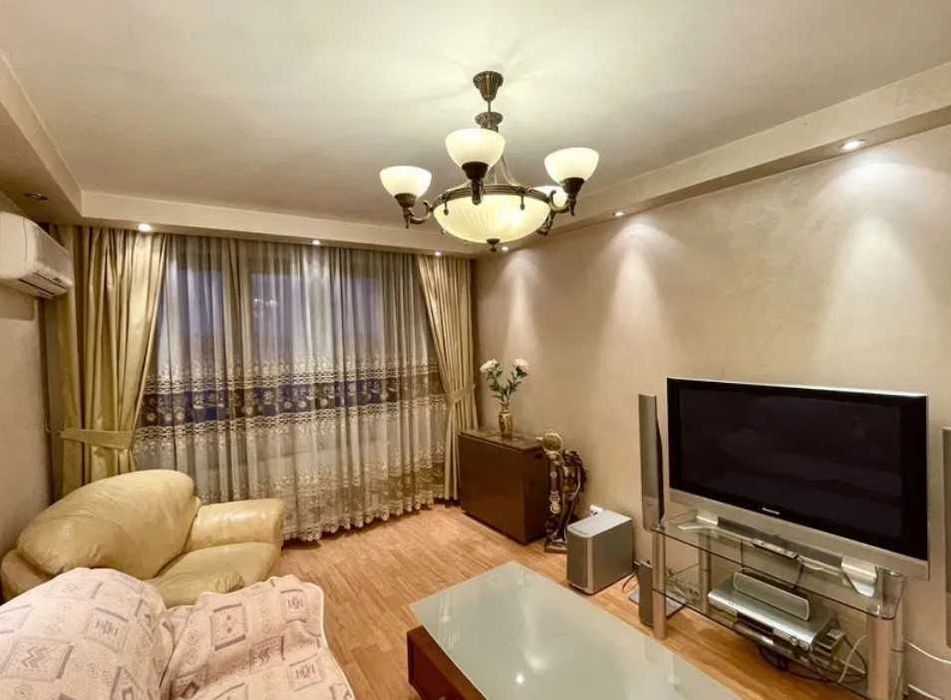 Дава се под наем Тристаен апартамент в Пловдив, Център - 90 кв.м за 346.8 € - Снимка #2