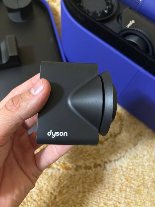 Кейс и насадки для фена Dyson