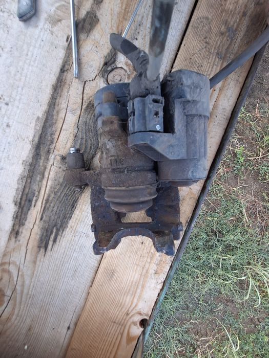 Etrier dreapta spate Vw Passat B8,golf 7,3q0615406E