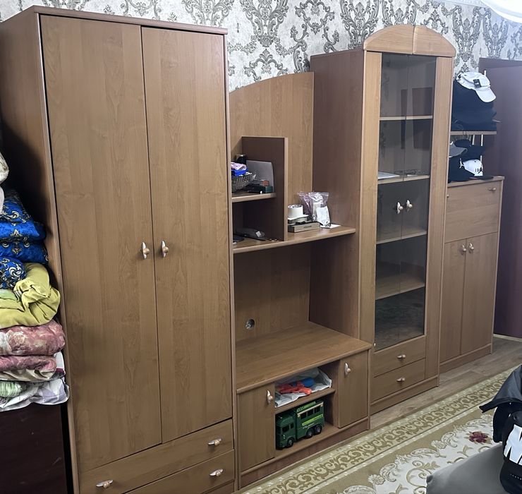 Шкаф-горка в гостиную