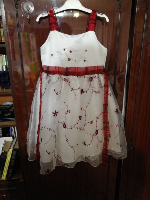 Продам платье на девочку