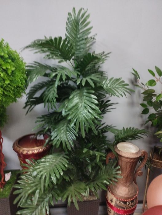 Продам искусственные деревья.