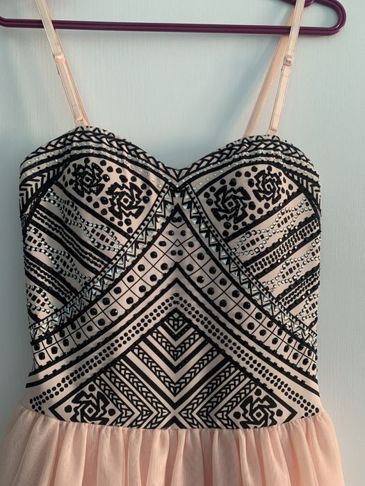 Дамска рокля с камъни