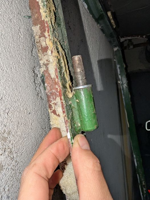 Стоманена врата с каса, брава и патрон