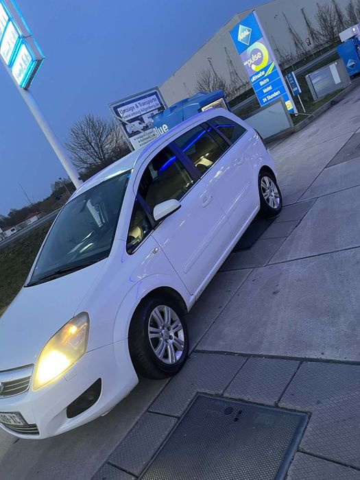 De vânzare opel zafira b 2009 1.9 cdti în stare foarte bună