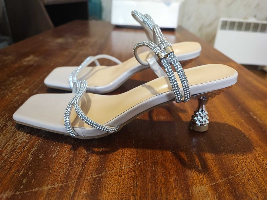 Обувки Дамски високи Токчета с блестящи кристали-Нови