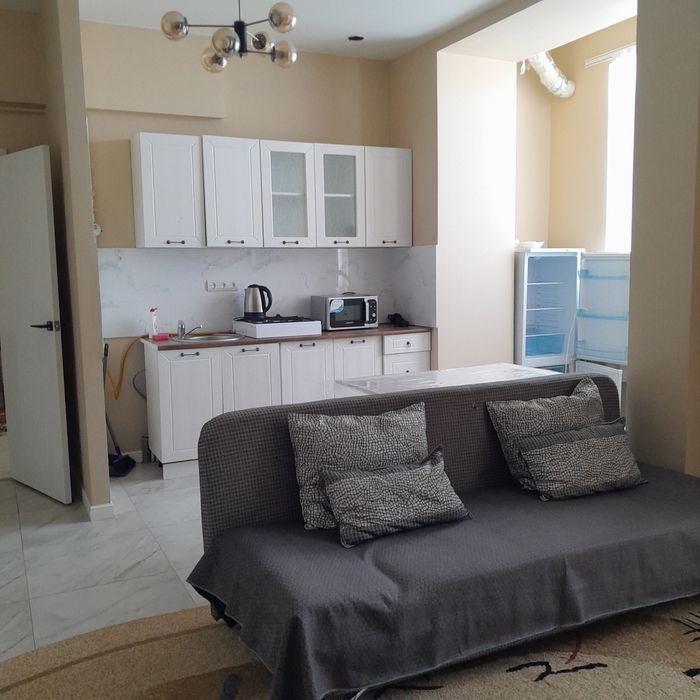 Срочно сдам 2ком.кв студию.  БОЛАШАК.  Полностью с меб + быт.техника