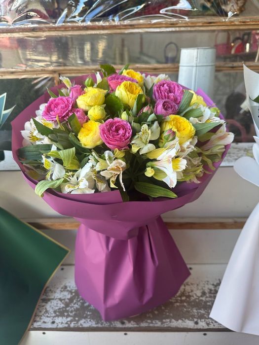 buket gullar lola atirgul kelin gul