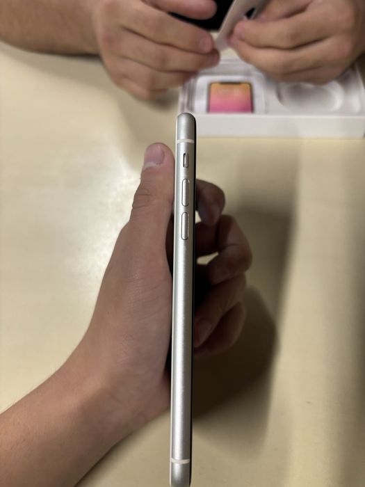 продам iPhone 11