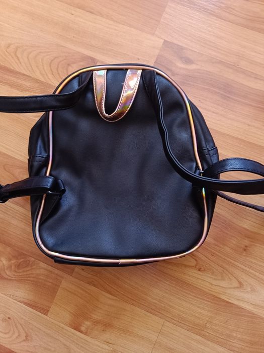 Черна раница на Fila