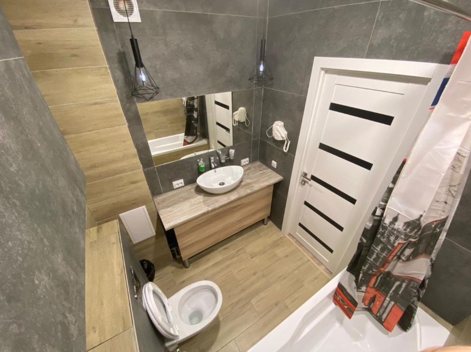 Сдам 1 ком. дизайнерскую квартиру центр ярмарка вокзал артур почасам