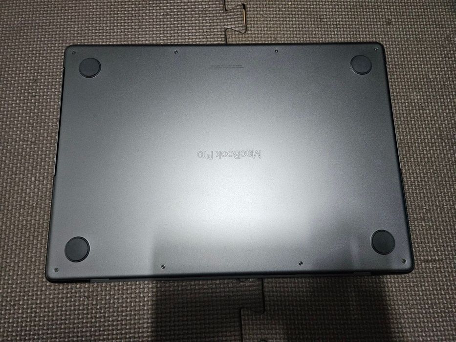 MacBook Pro M3 Pro 14 dyum spaceblack (18GB/512GB) full box sotiladi